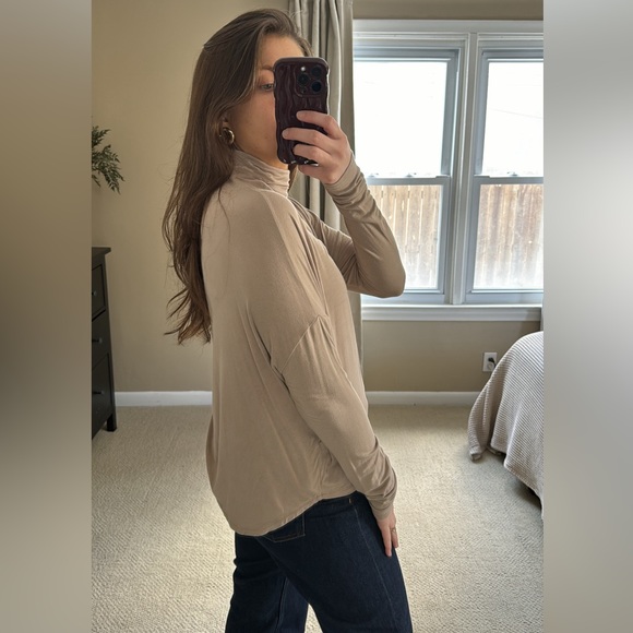 Aritzia babaton mock neck longsleeve - Picture 3 of 4